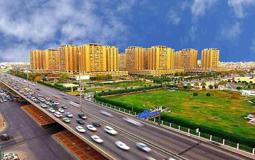 منظر عام لمدينة الدمام مع طريق سريع ومباني سكنية حديثة – خدمات شركه نقل عفش بالدمام من عرب موورز هب