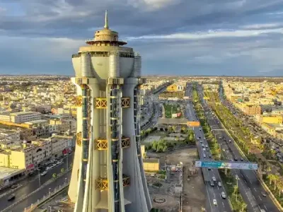 منظر جوي لمدينة خميس مشيط في السعودية يظهر المعالم والطرق الرئيسية – خدمات شركه نقل عفش بخميس مشيط من عرب موورز ہب